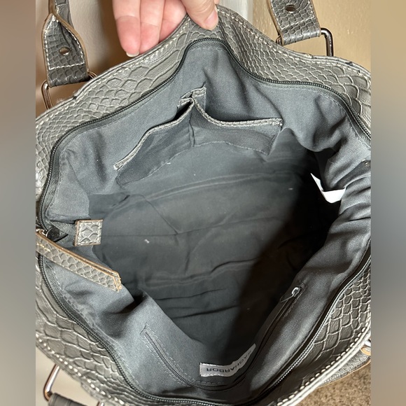 Sag Harbor grey snakeskin purse - Picture 4 of 7